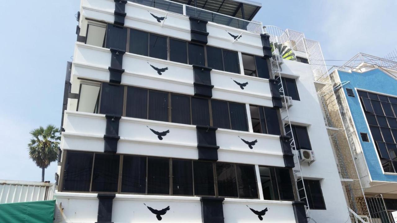 Happy Jomtien - Beachfront Exterior photo