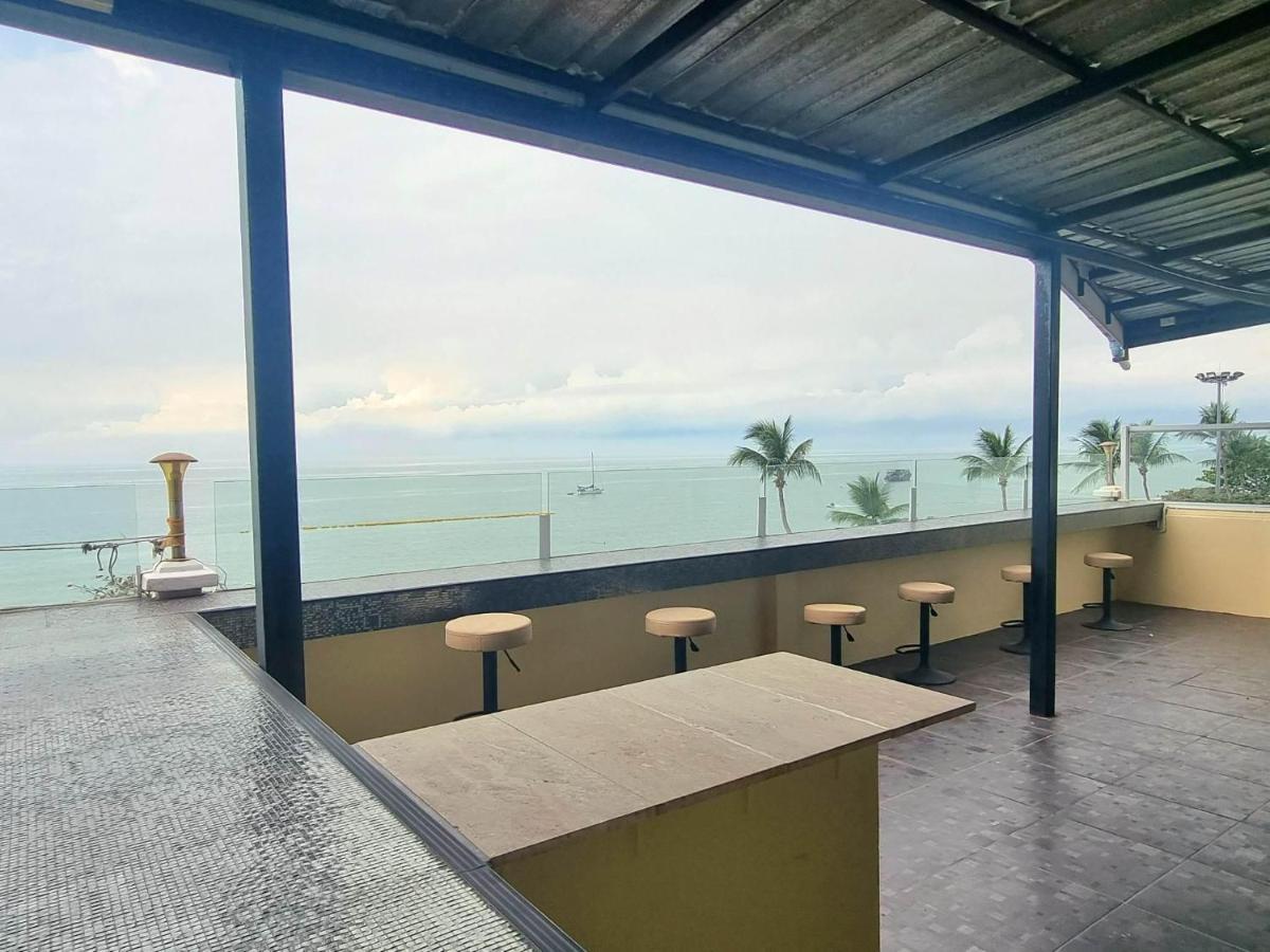 Happy Jomtien - Beachfront Exterior photo
