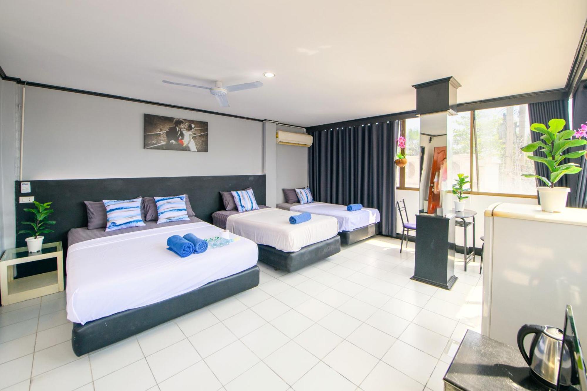 Happy Jomtien - Beachfront Room photo
