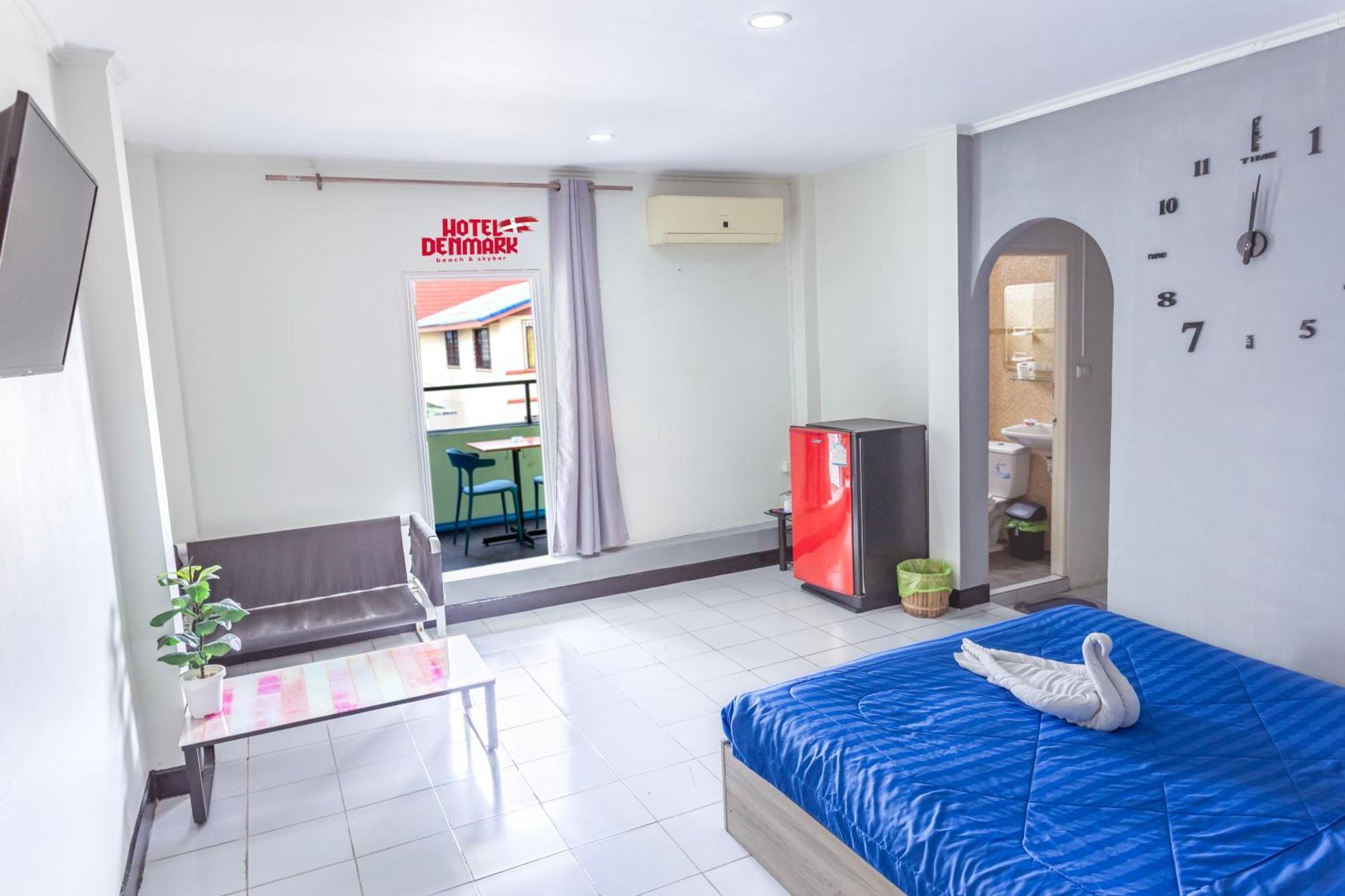 Happy Jomtien - Beachfront Exterior photo