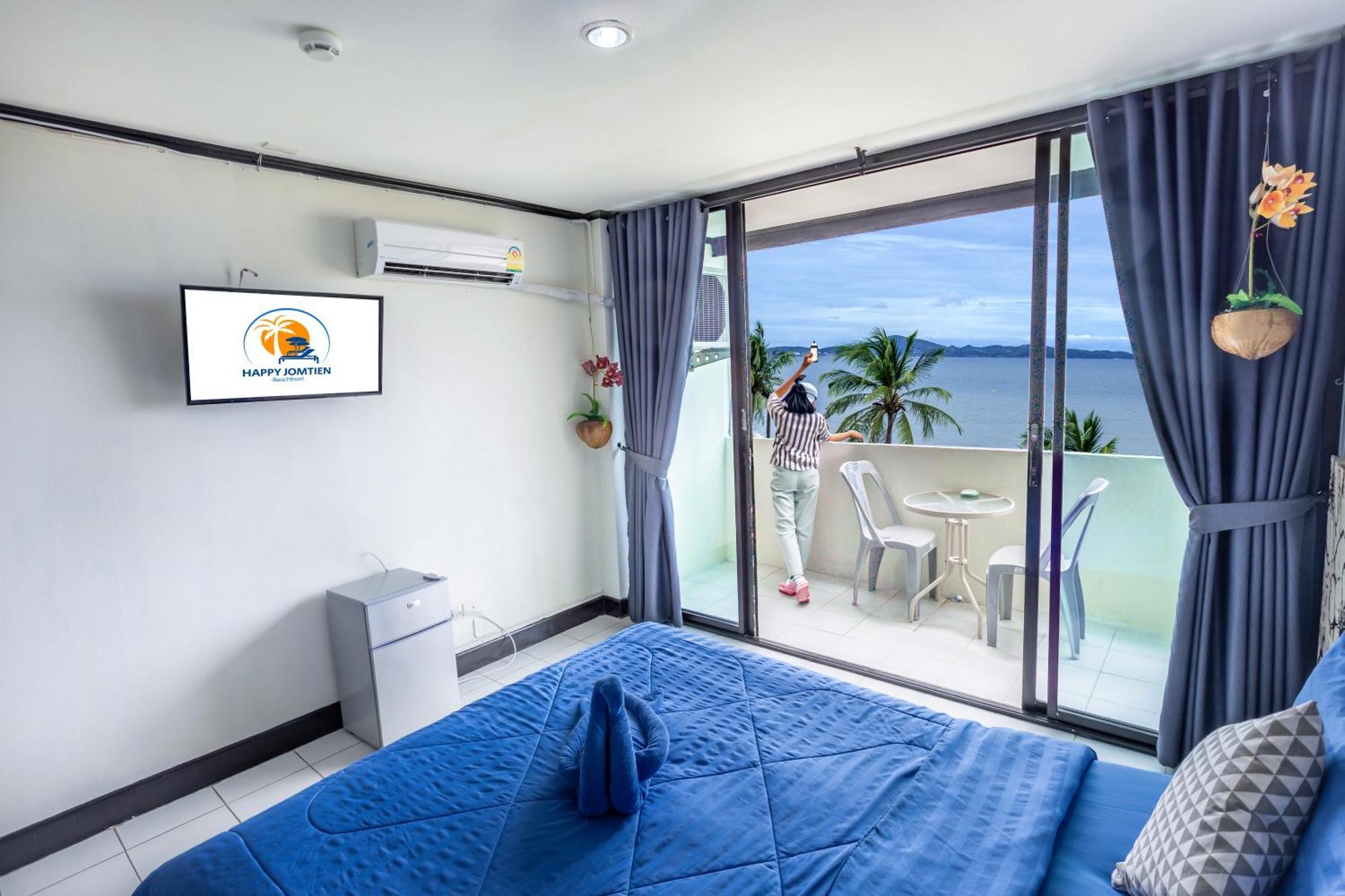 Happy Jomtien - Beachfront Exterior photo